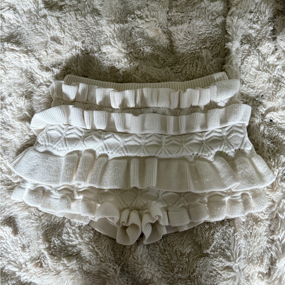 EDIKTED Ruffled Knit Cream Shorts